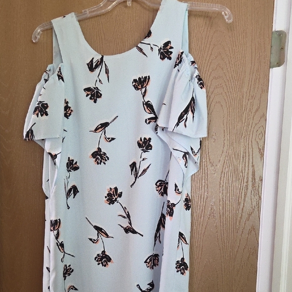c & e Cold Shoulder Dress with Flutter Sleeves...fully Lined, Size Med - Picture 7 of 7